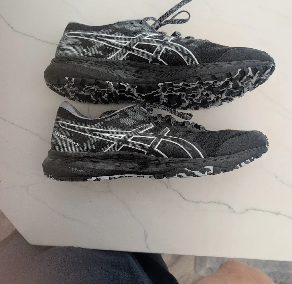 ASICS Men’s Black and Gray Athletic Running Shoes - Picture 2 of 8
